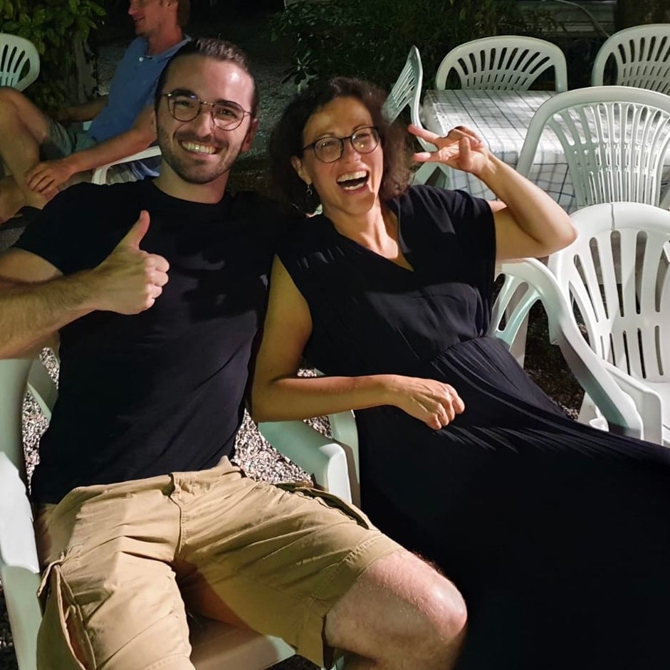 Former student in the lab Markus Miedl together with Katja Kobow